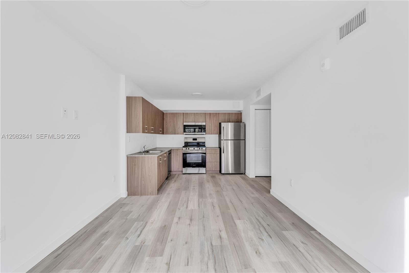 175 NW 160TH ST # 220, North Miami Beach, FL 33169