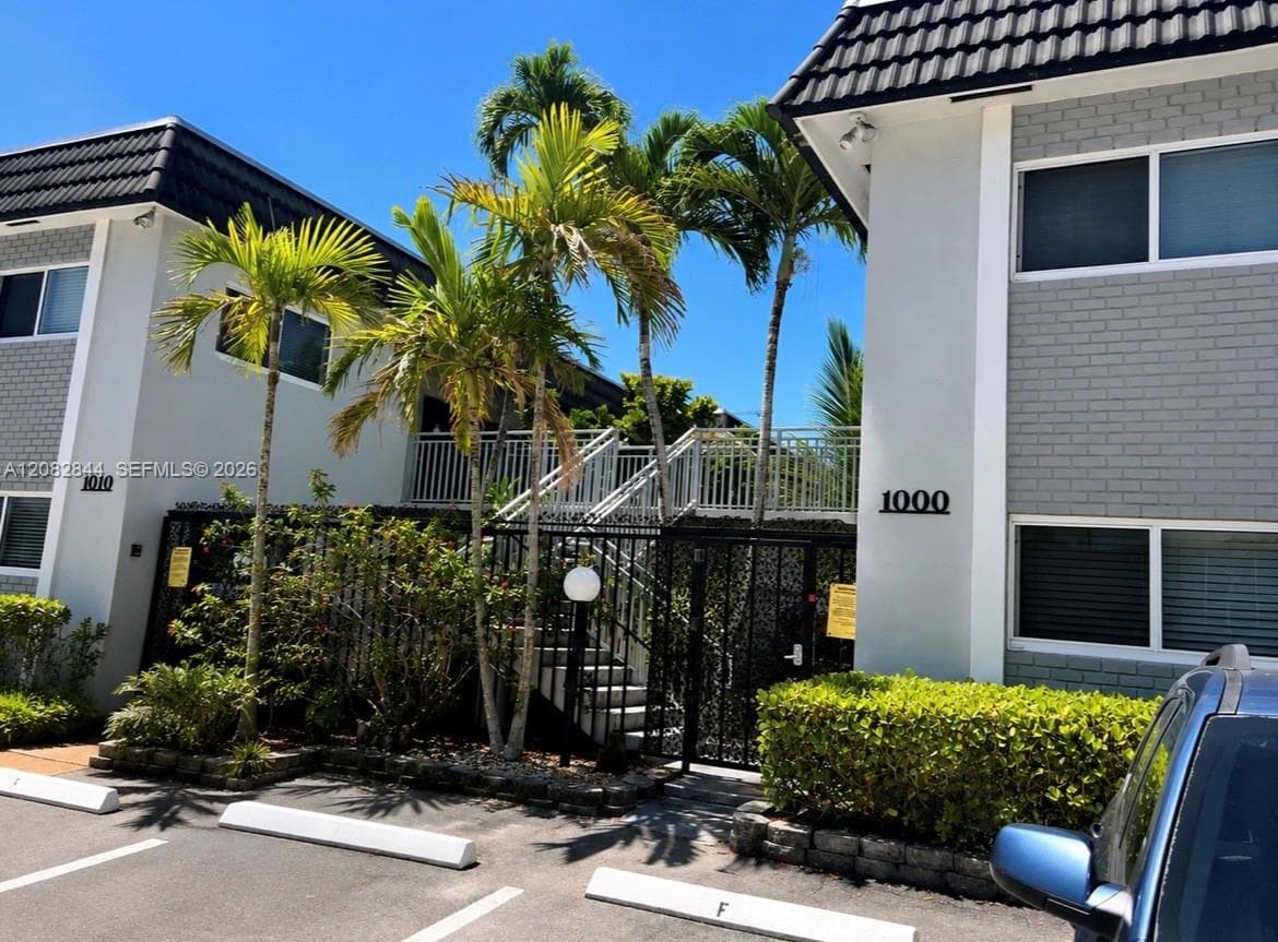 1000 SE 15th St # 205, Fort Lauderdale, FL 33316