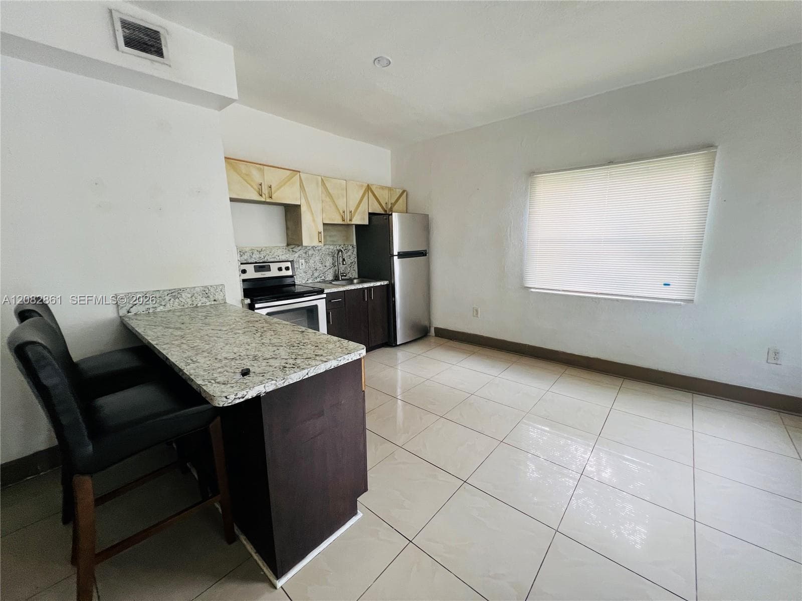 876 SW 2nd St # 2, Miami, FL 33130 photo 4