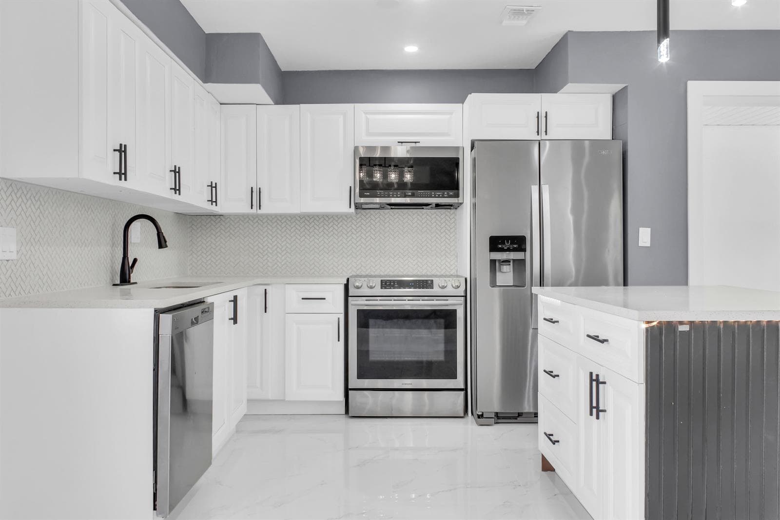 915 SW 3RD Street, Boynton Beach, FL 33435 photo 3
