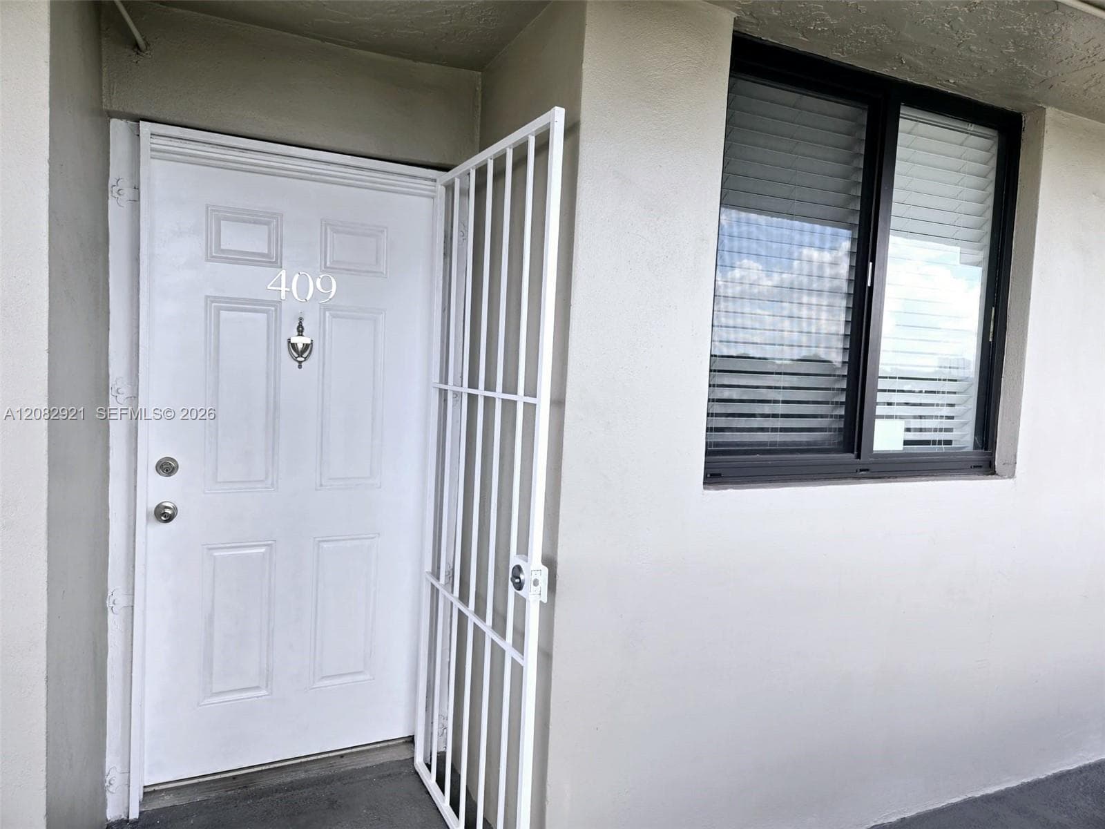 10290 NW 9th St Cir # 409, Miami, FL 33172