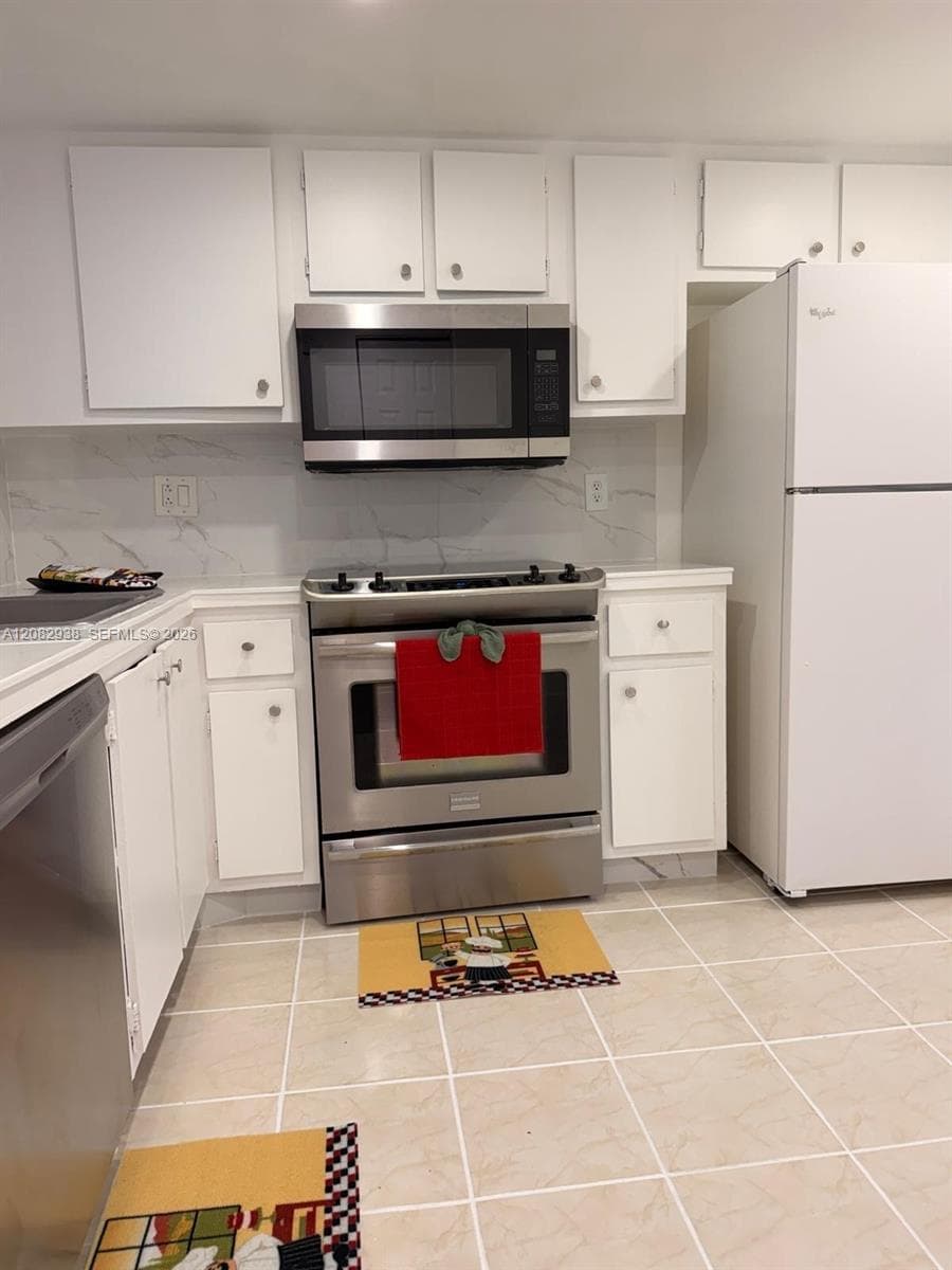 6575 W Oakland Park Blvd # 303, Lauderhill, FL 33313