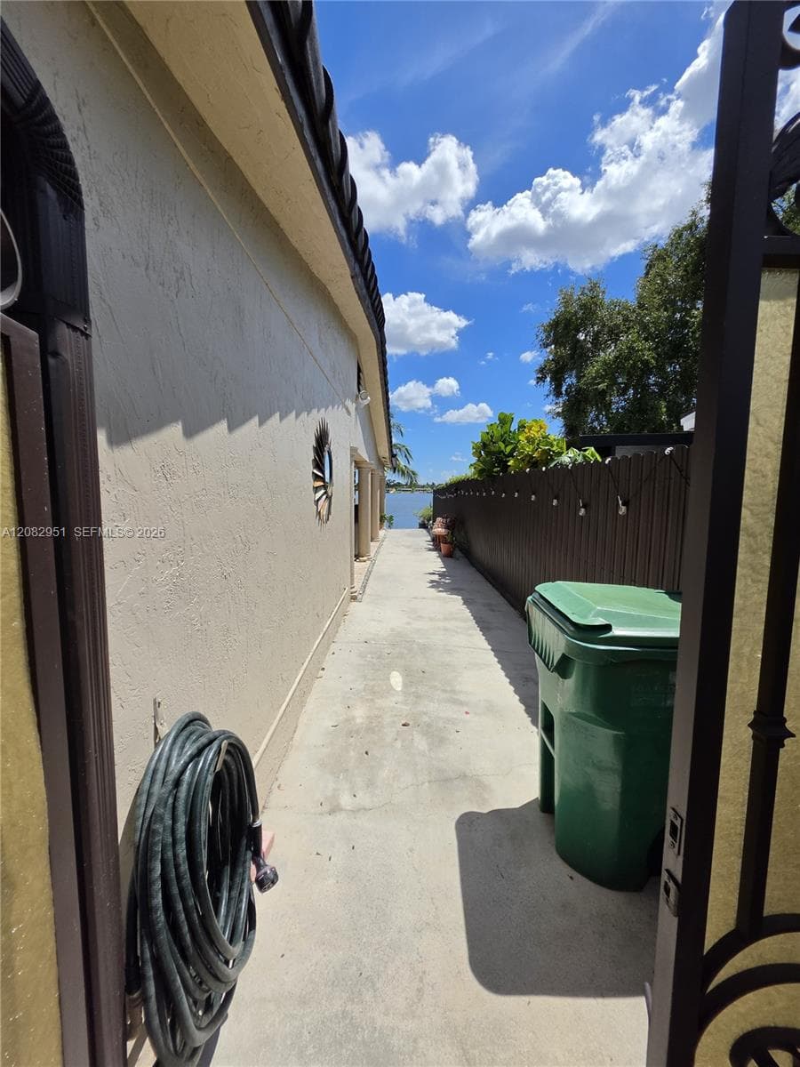 8450 NW 178th St, Hialeah, FL 33015 photo 7
