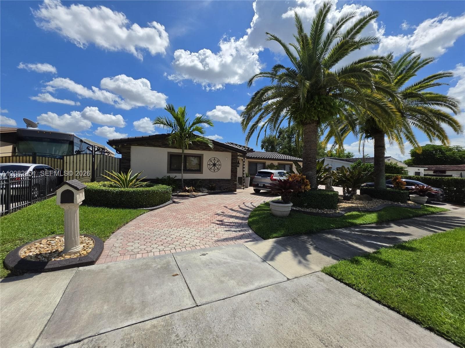 8450 NW 178th St, Hialeah, FL 33015 photo 3