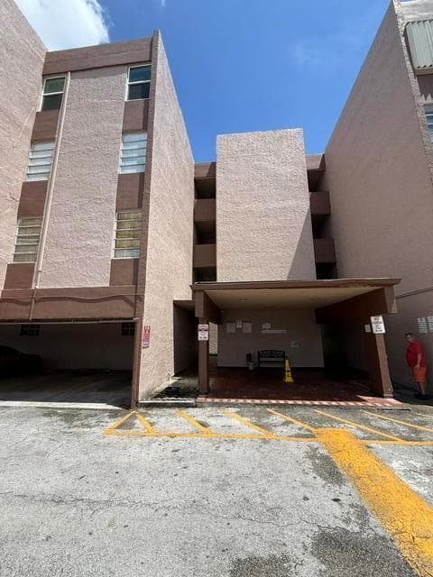 1900 W 68th Street # D101, Hialeah, FL 33014