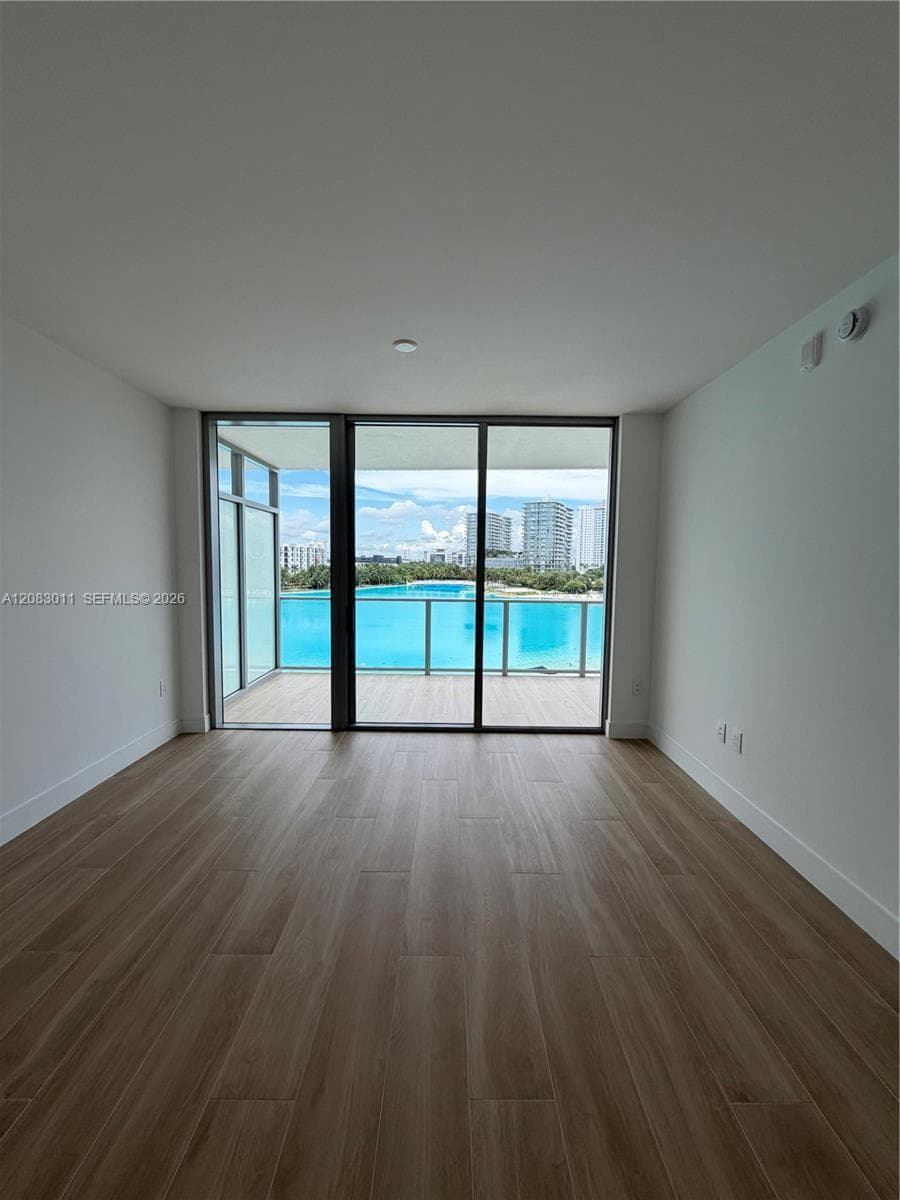 2411 Laguna Cir # 307, North Miami, FL 33181 photo 2