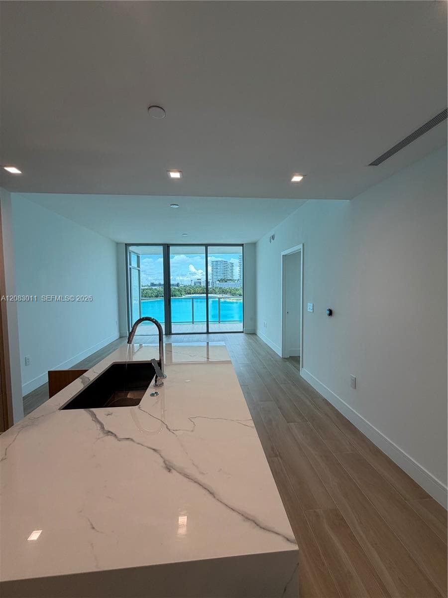 2411 Laguna Cir # 307, North Miami, FL 33181