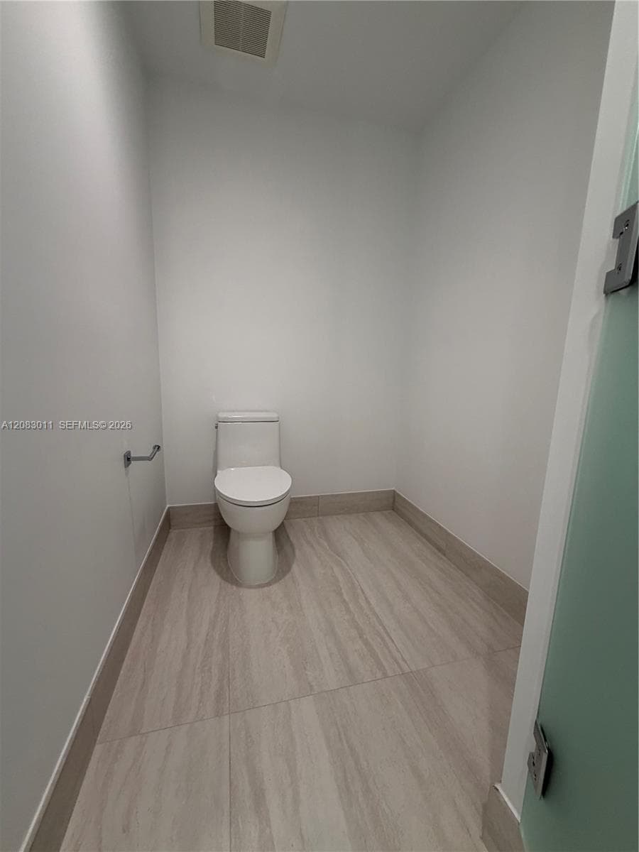 2411 Laguna Cir # 307, North Miami, FL 33181 photo 8