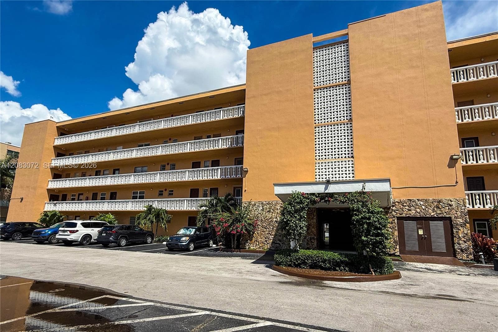 301 NE 14th Ave # 504, Hallandale Beach, FL 33009 photo 3
