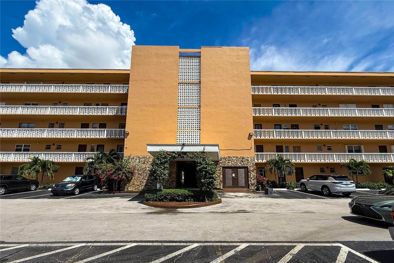 301 NE 14th Ave # 504, Hallandale Beach, FL 33009 photo 4