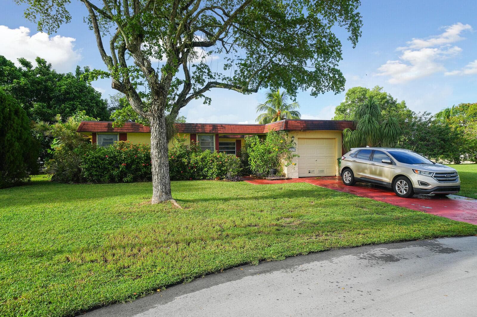 6311 NW 72nd Avenue, Tamarac, FL 33321 photo 2