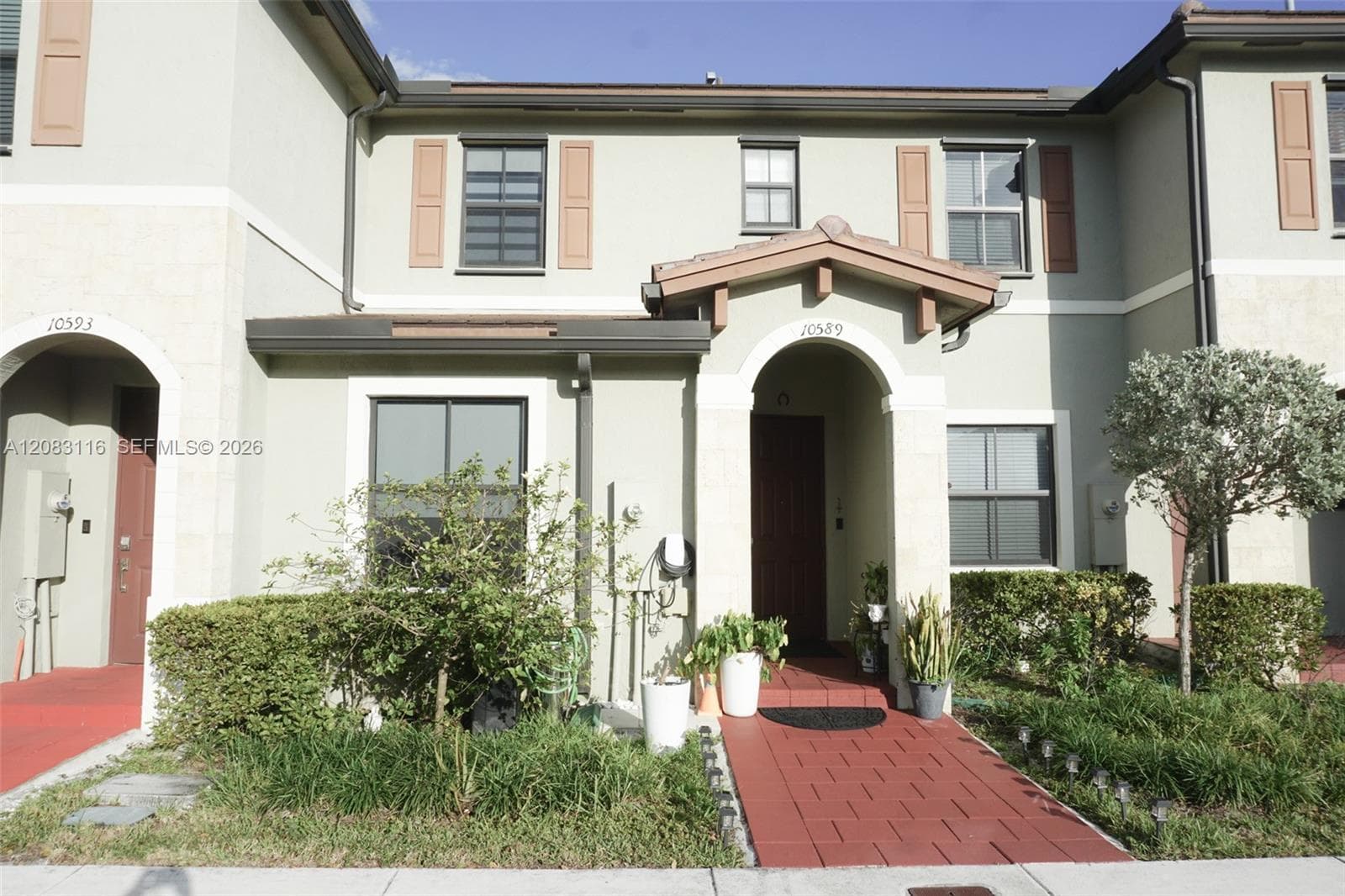 10589 W 32nd Ln, Hialeah Gardens, FL 33018 photo 2