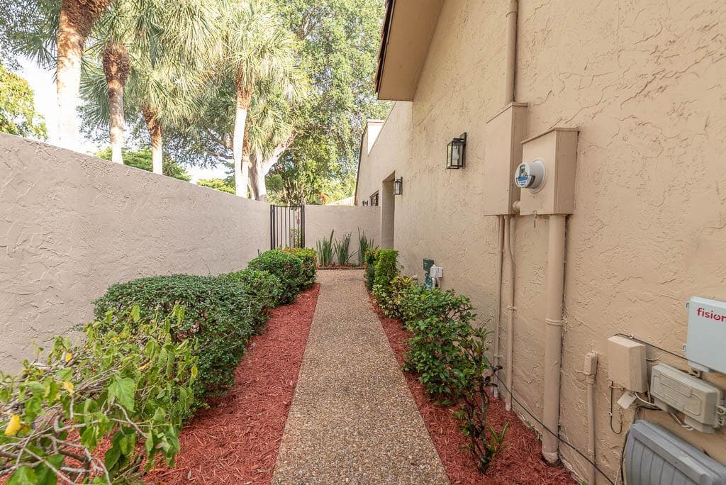 6876 PALMAR Court, Boca Raton, FL 33433 photo 2