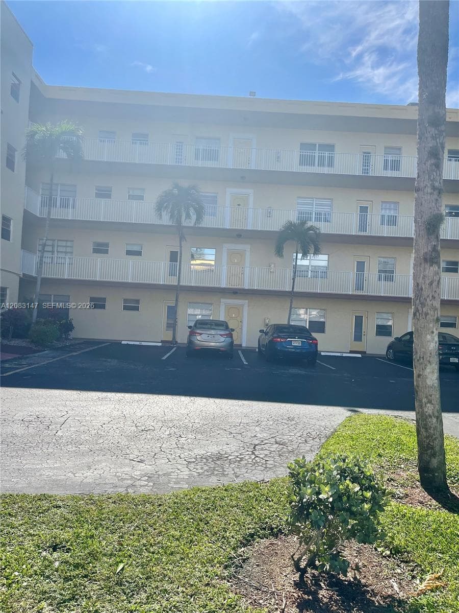 3940 NW 42nd Ave # 321, Lauderdale Lakes, FL 33319