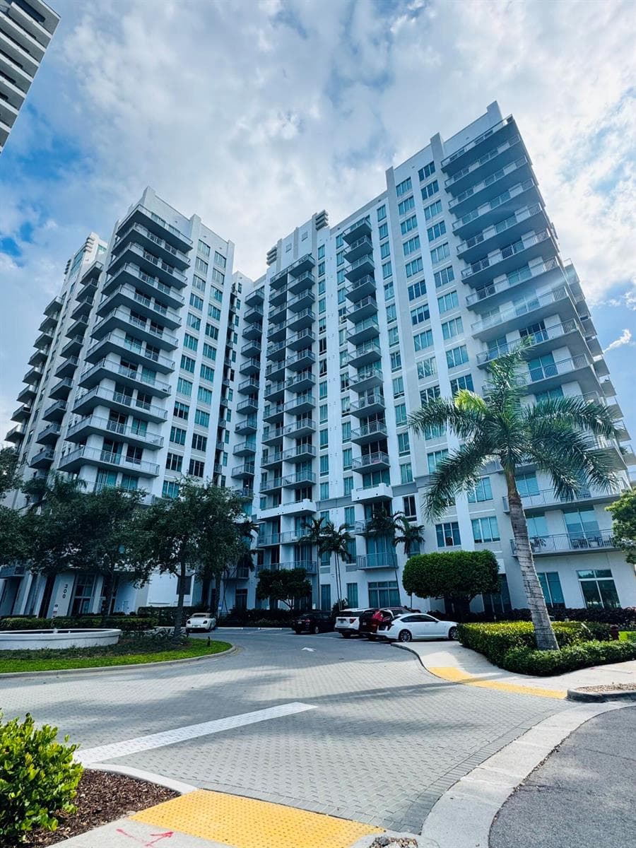 300 S AUSTRALIAN Avenue # 702, West Palm Beach, FL 33401 photo 2