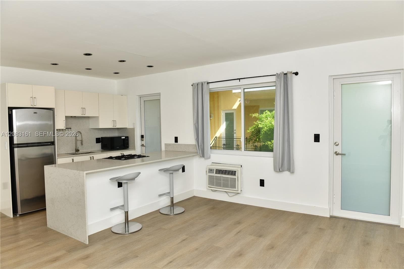 65 N Washington Ave # 25, Miami Beach, FL 33139 photo 2