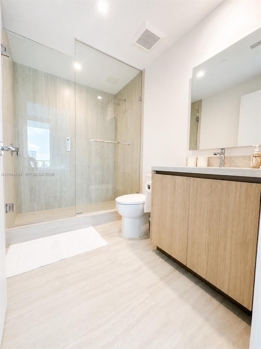 2411 Laguna Cir # 709, Miami, FL 33181 photo 4