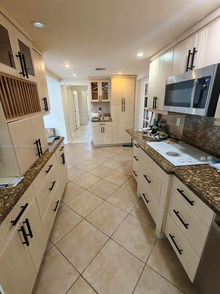 617 NW 58th Ave, Miami, FL 33126 photo 3