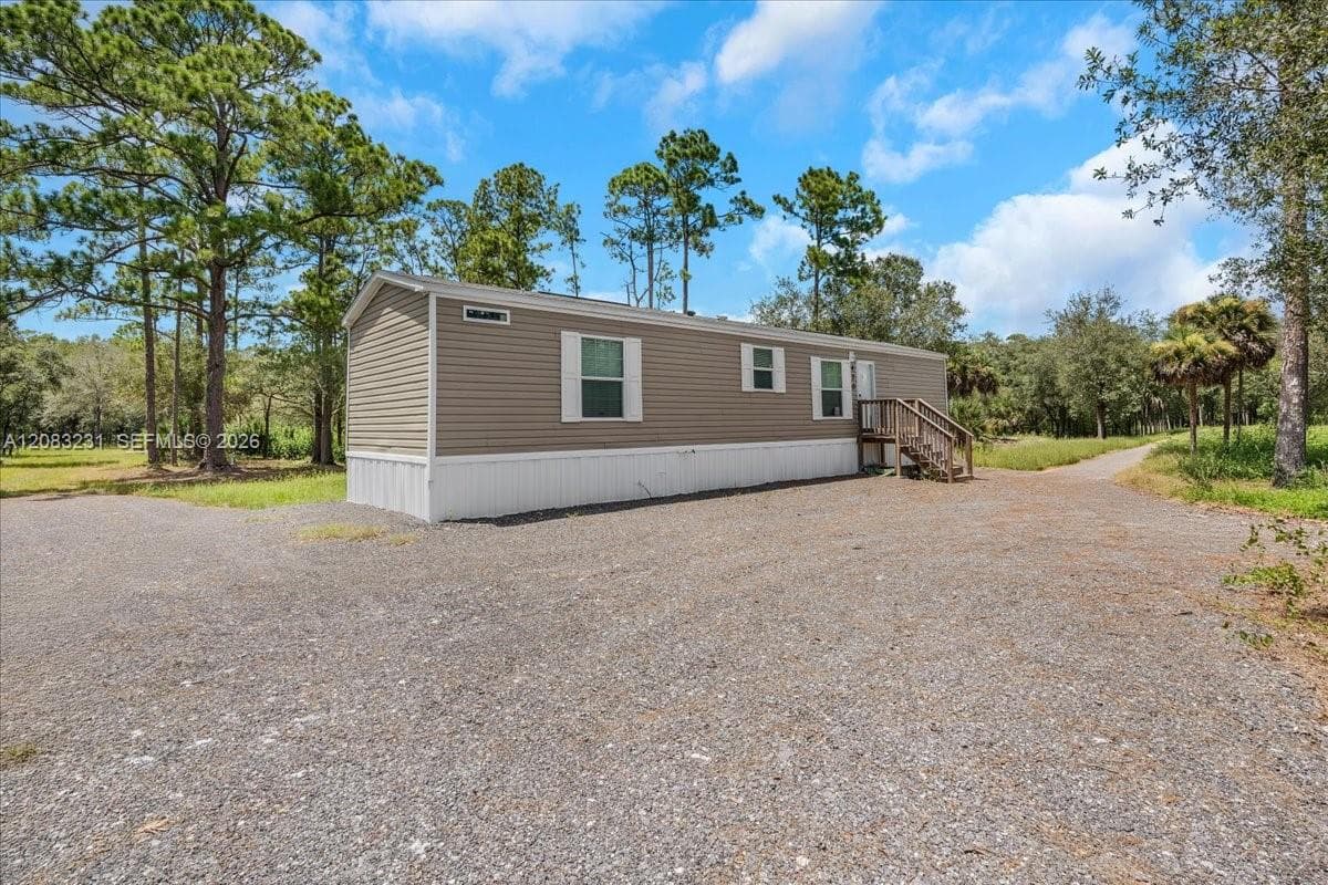 470 S Jinete St, Clewiston, FL 33440 photo 2