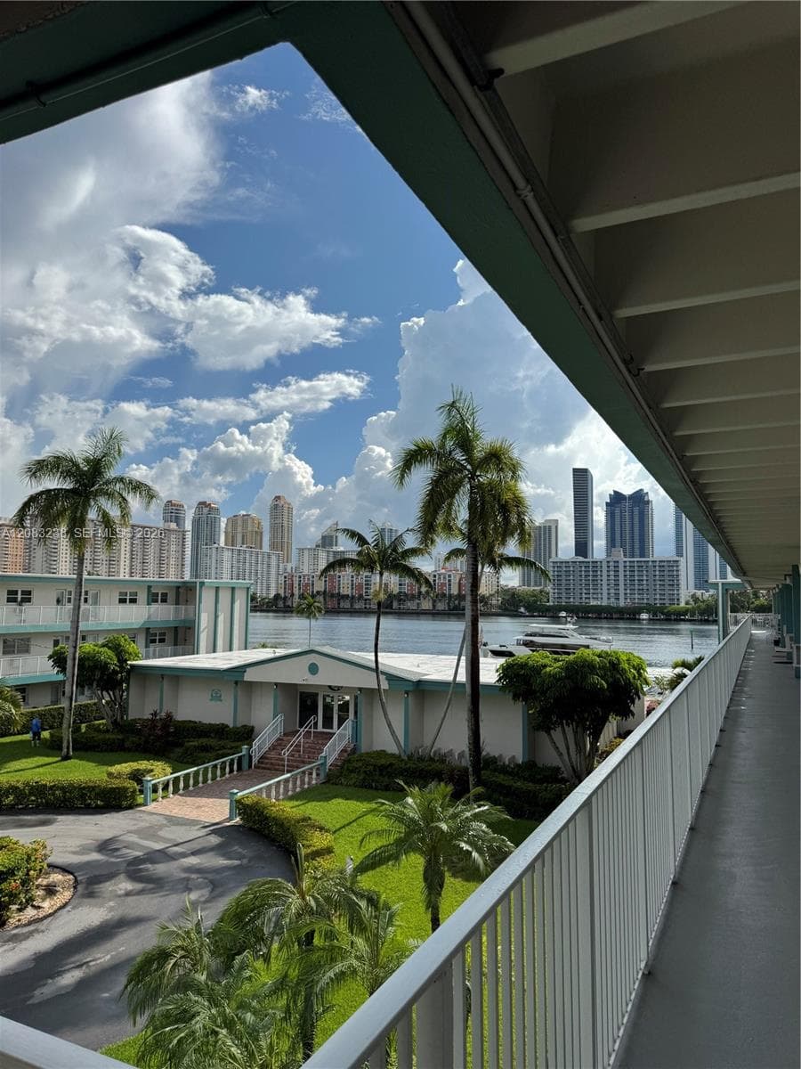 3922 NE 166th St # S305, North Miami Beach, FL 33160