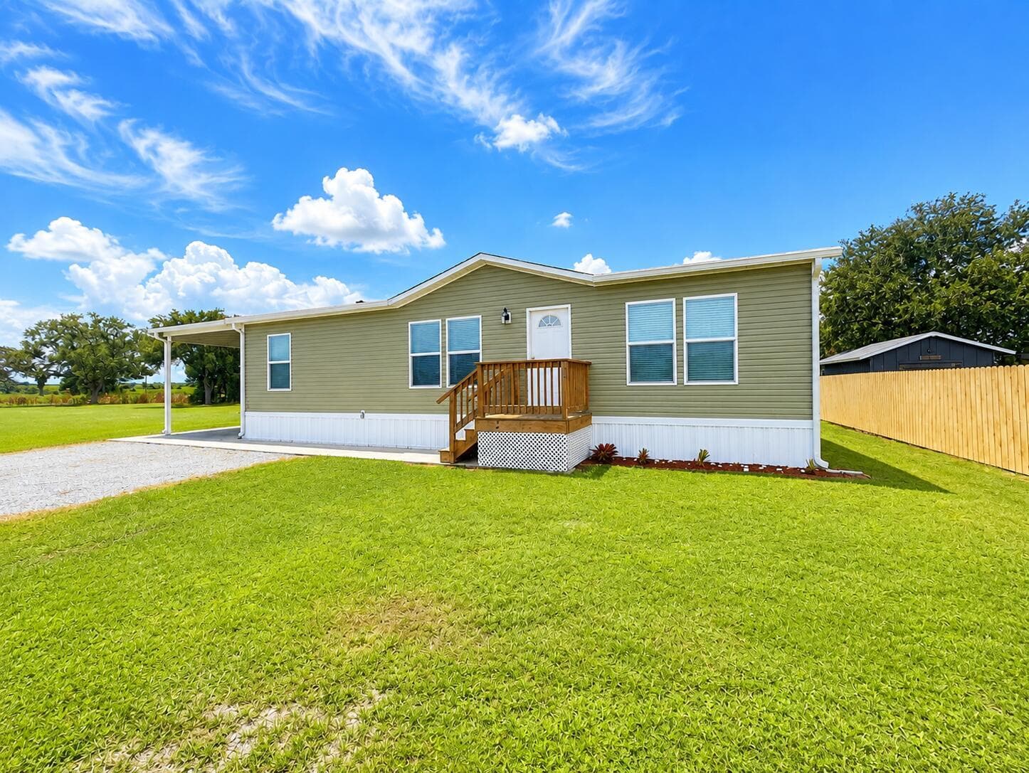 1121 ORANGE Loop, Okeechobee, FL 34974 photo 2