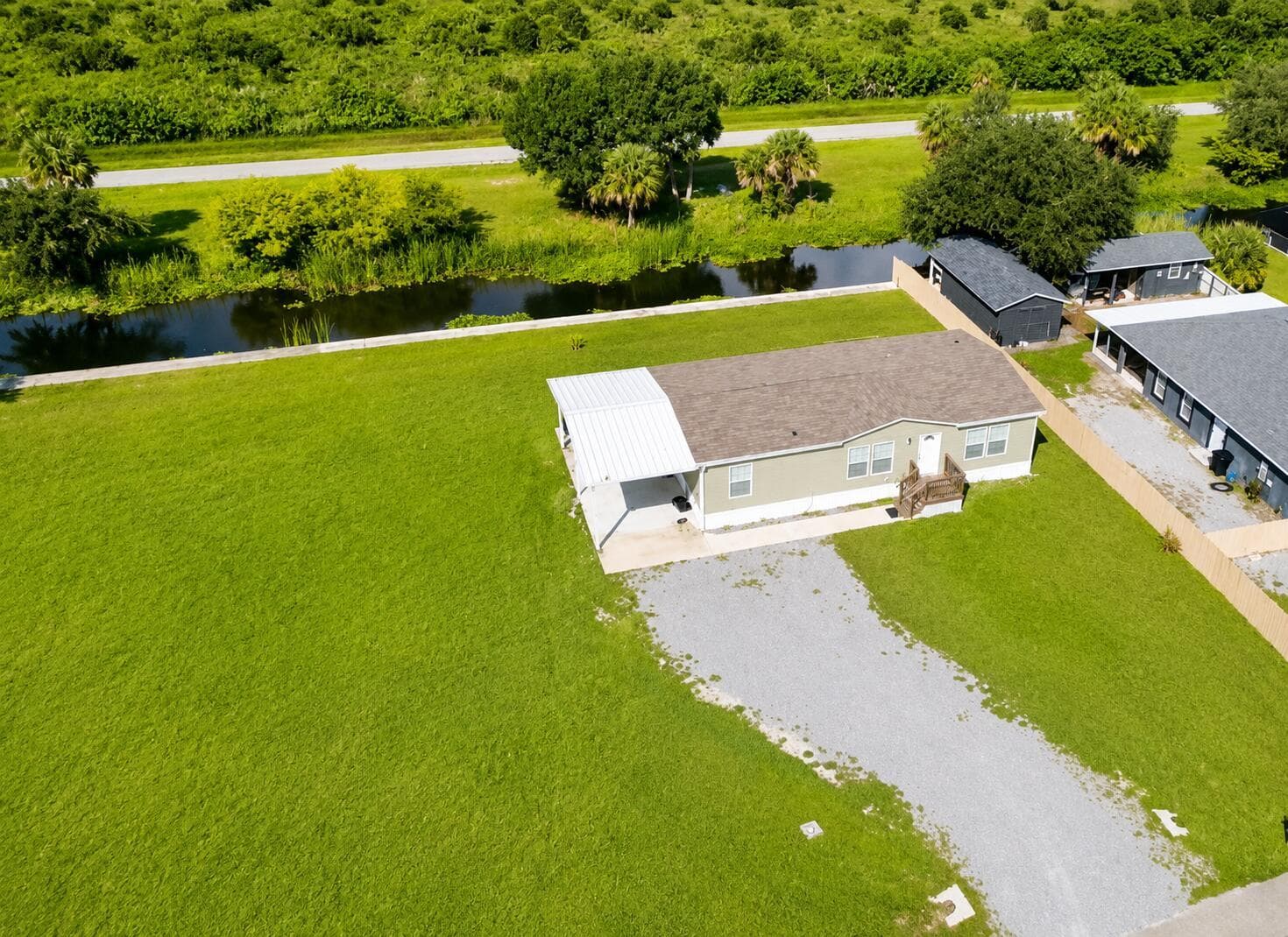 1121 ORANGE Loop, Okeechobee, FL 34974 photo 5