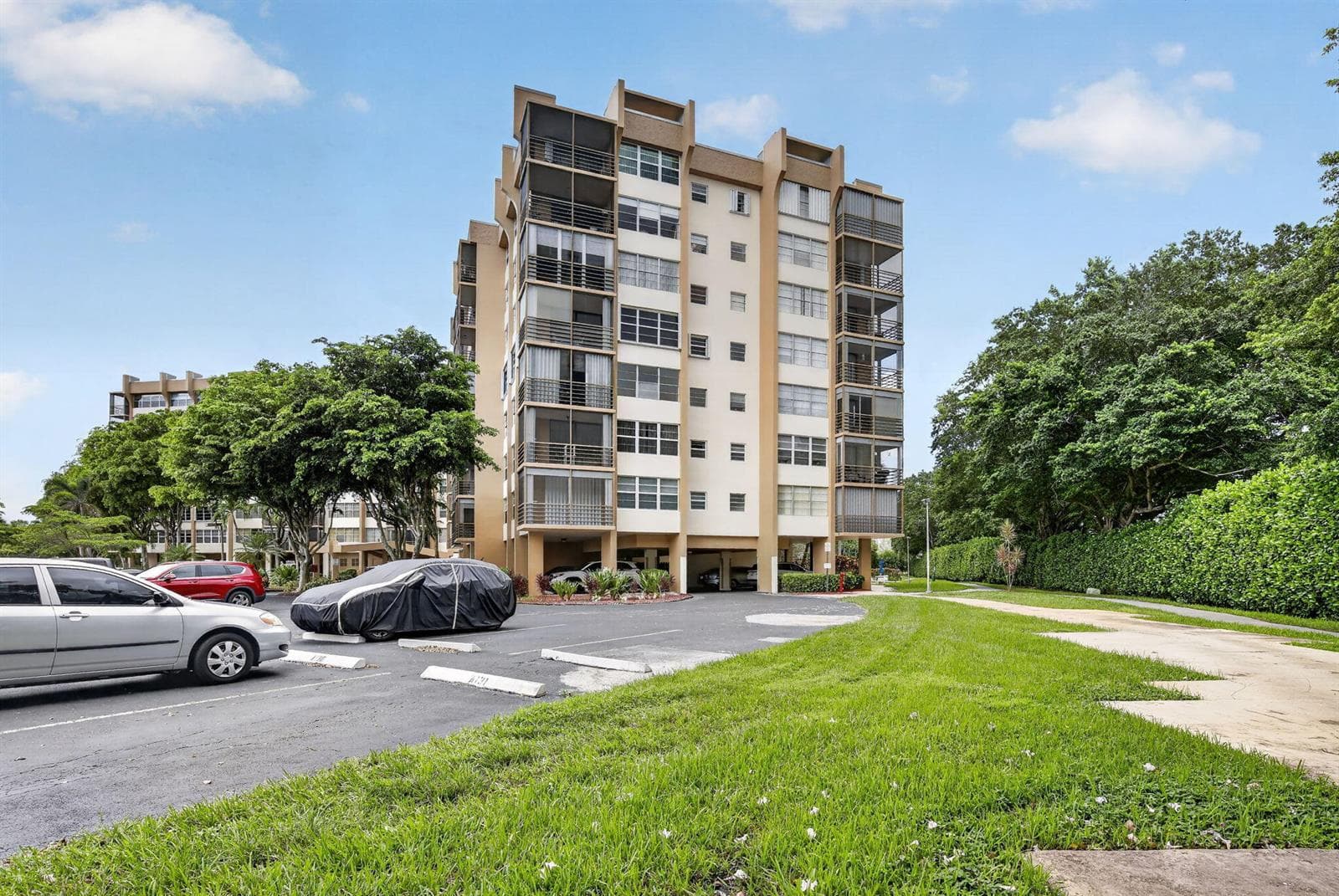 1400 Saint Charles Place # 313, Pembroke Pines, FL 33026