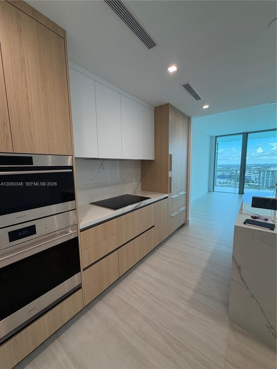 2411 Laguna Cir # 2307, North Miami, FL 33181 photo 2