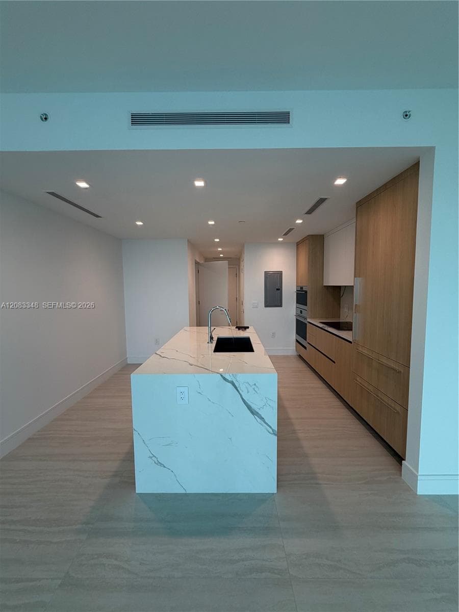 2411 Laguna Cir # 2307, North Miami, FL 33181 photo 3