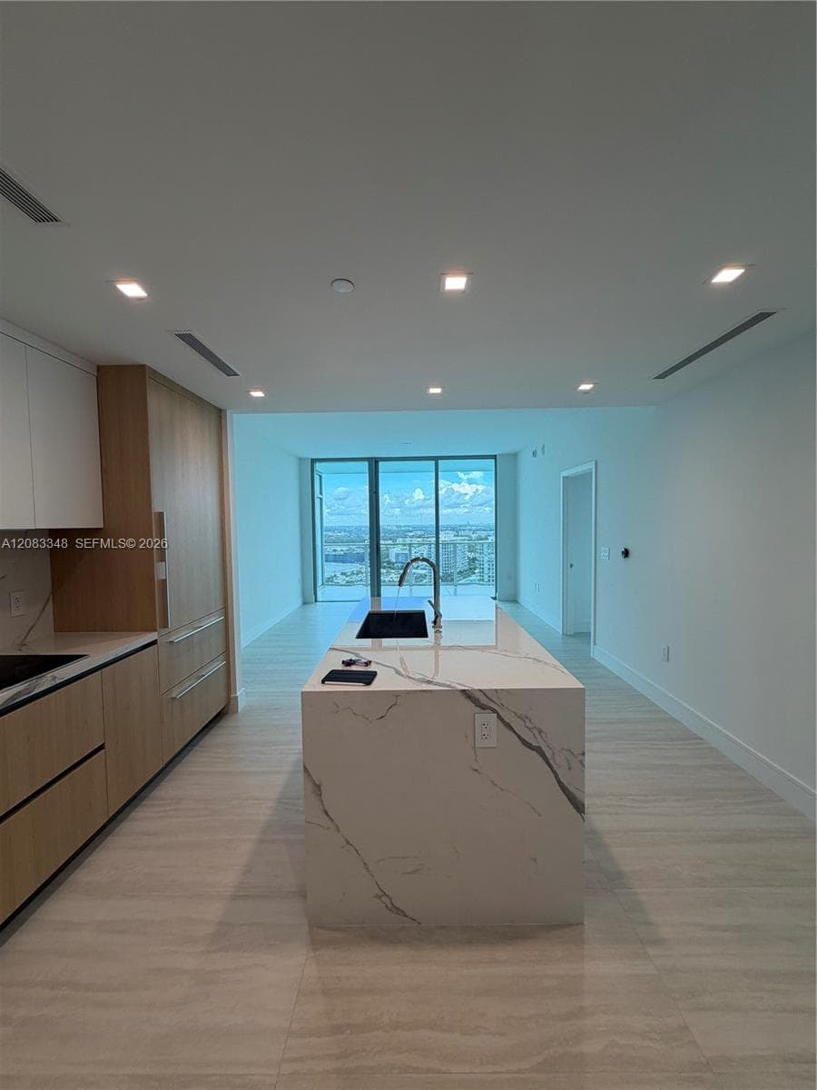 2411 Laguna Cir # 2307, North Miami, FL 33181