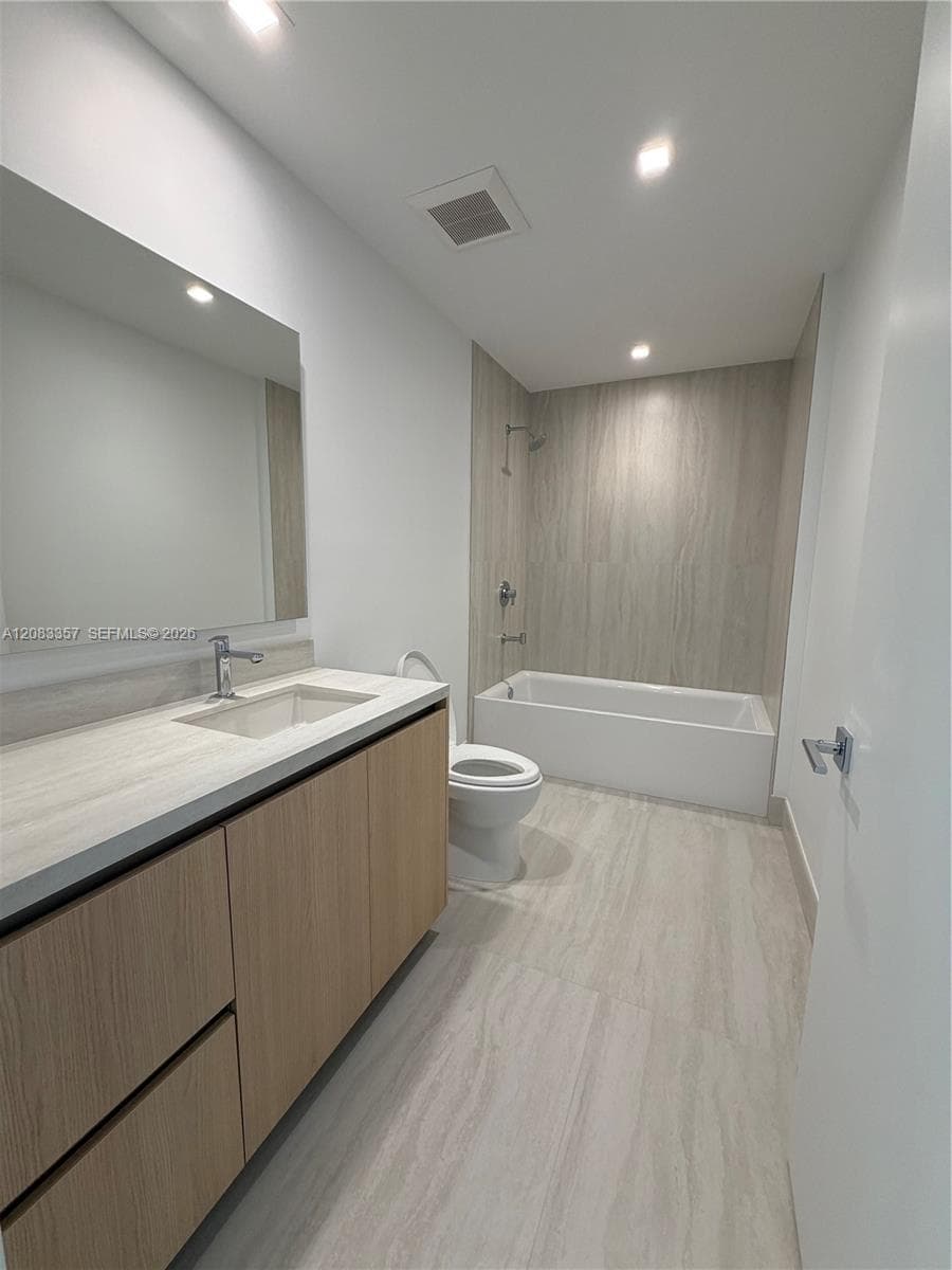2411 Laguna Cir # 2508, North Miami, FL 33181 photo 6
