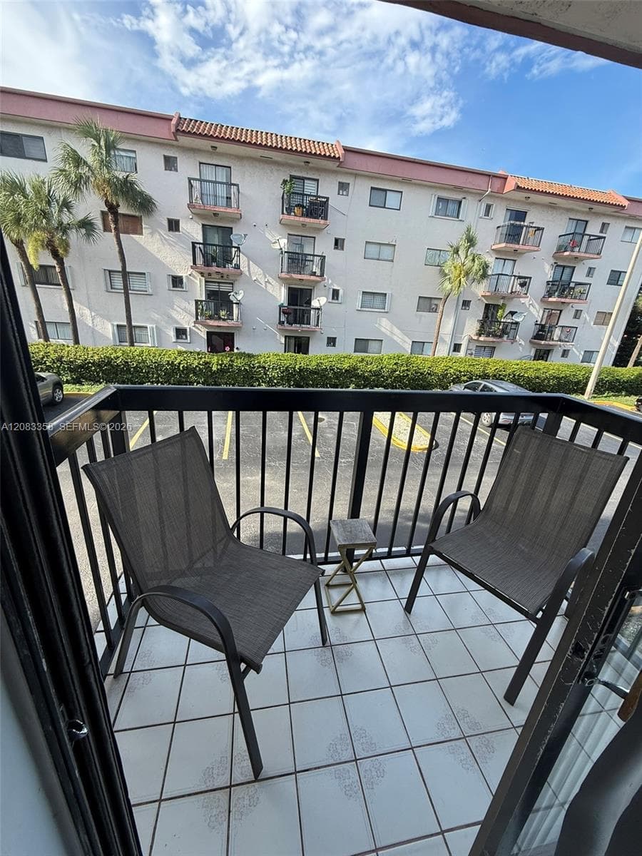 5420 W 21st Ct # 211, Hialeah, FL 33016 photo 3