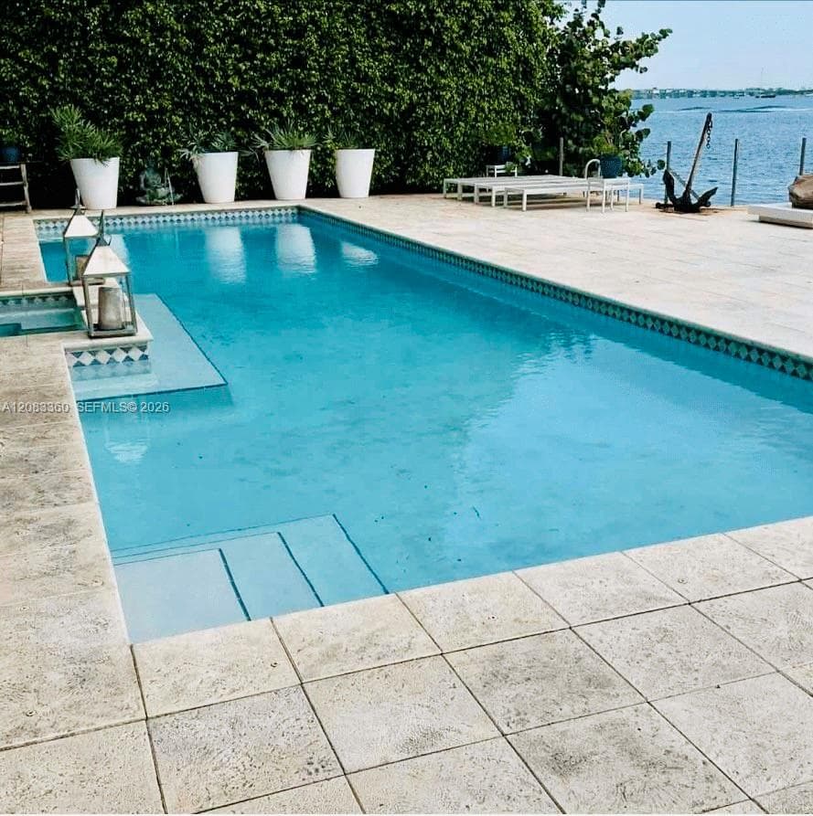 1421 N Venetian Way, Miami, FL 33139 photo 7