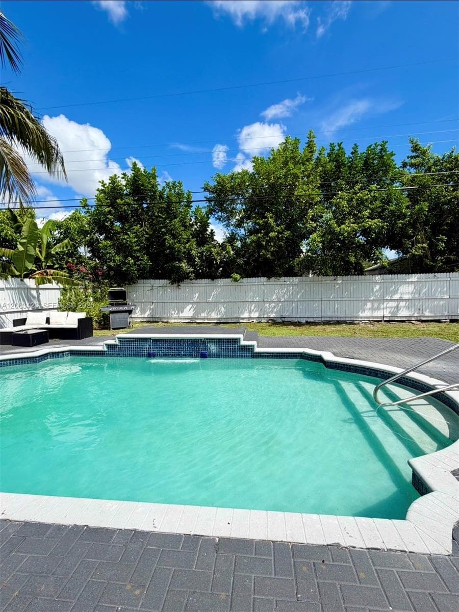 6781 Park St, Hollywood, FL 33024 photo 2