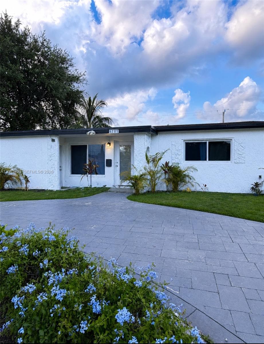 6781 Park St, Hollywood, FL 33024 photo 3