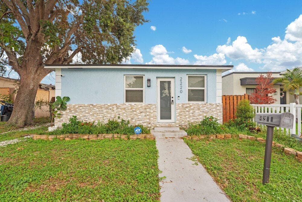 2220 HOPE Street, Hollywood, FL 33020