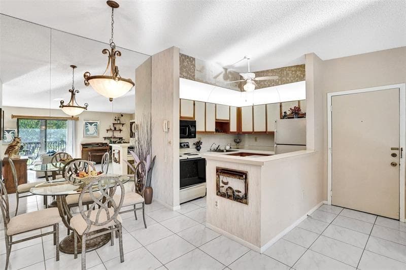 10783 W CLAIRMONT Circle # 205, Tamarac, FL 33321 photo 7