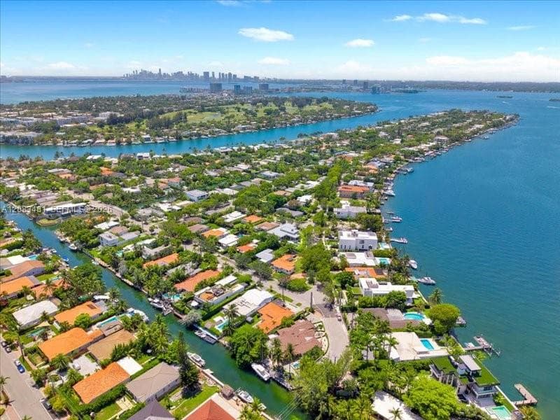 1150 N Biscayne Point Rd, Miami Beach, FL 33141 photo 5