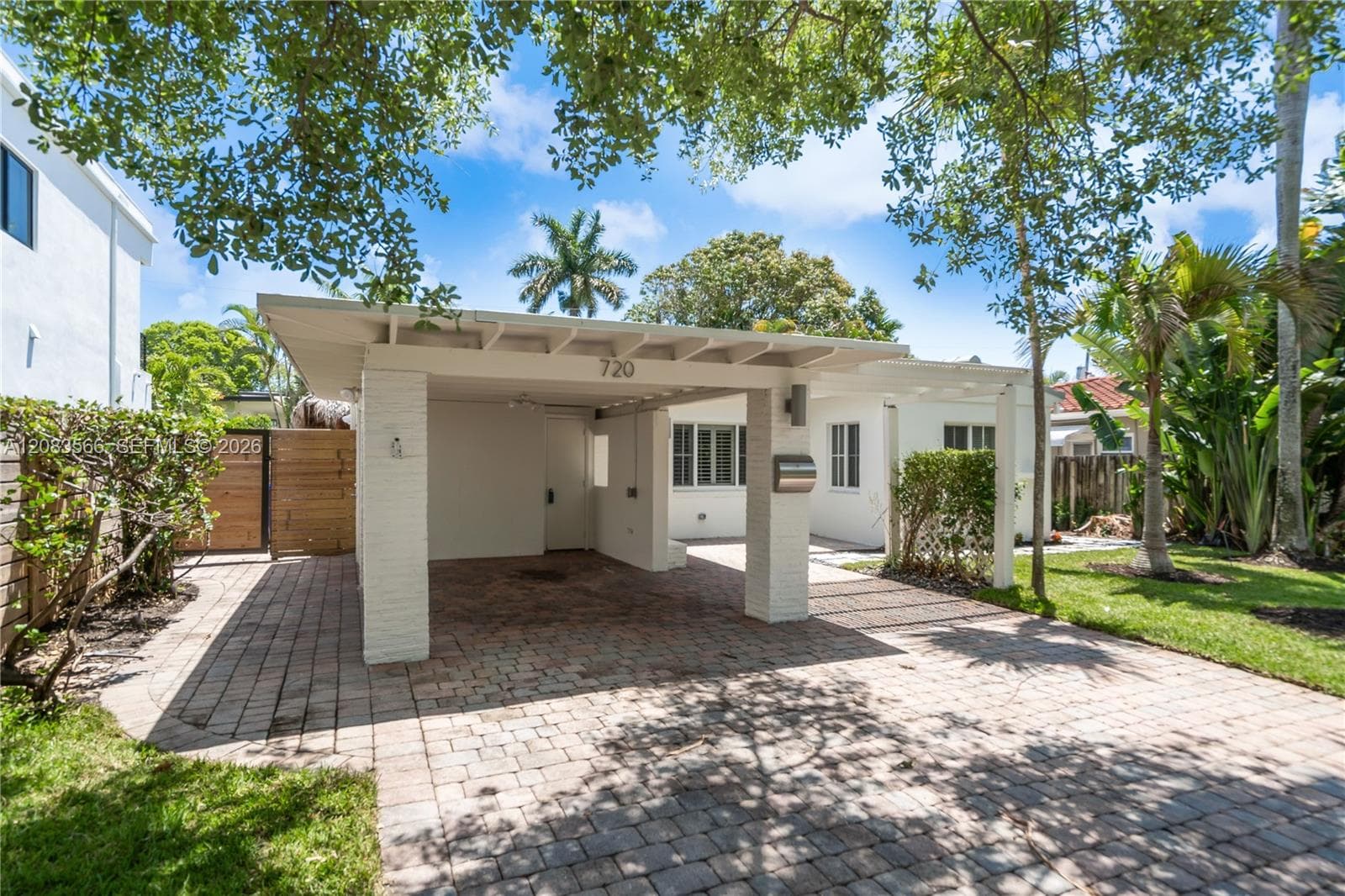 720 NE 17th Ter, Fort Lauderdale, FL 33304 photo 3