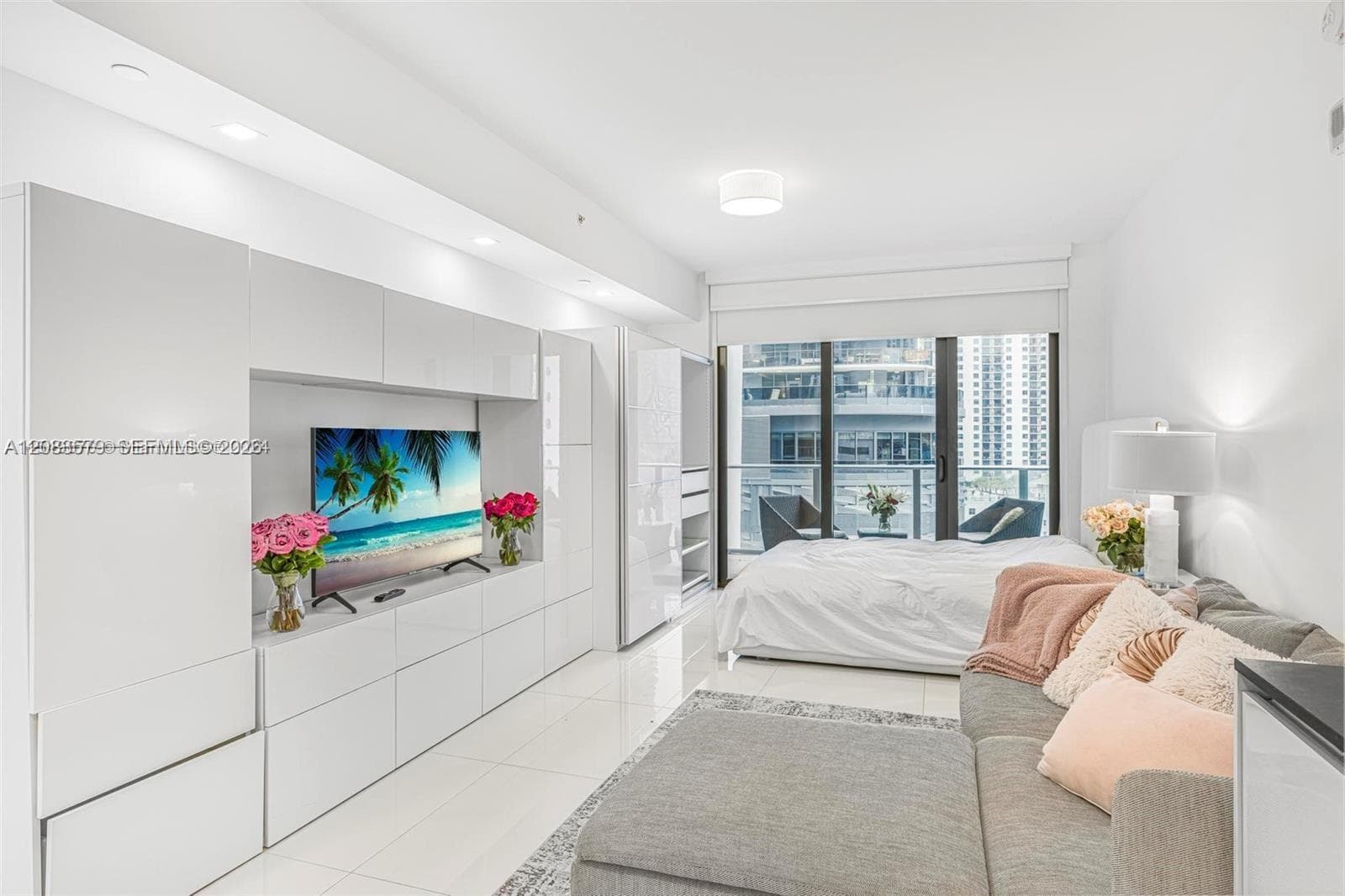 1010 Brickell Ave # 1710, Miami, FL 33131 photo 2