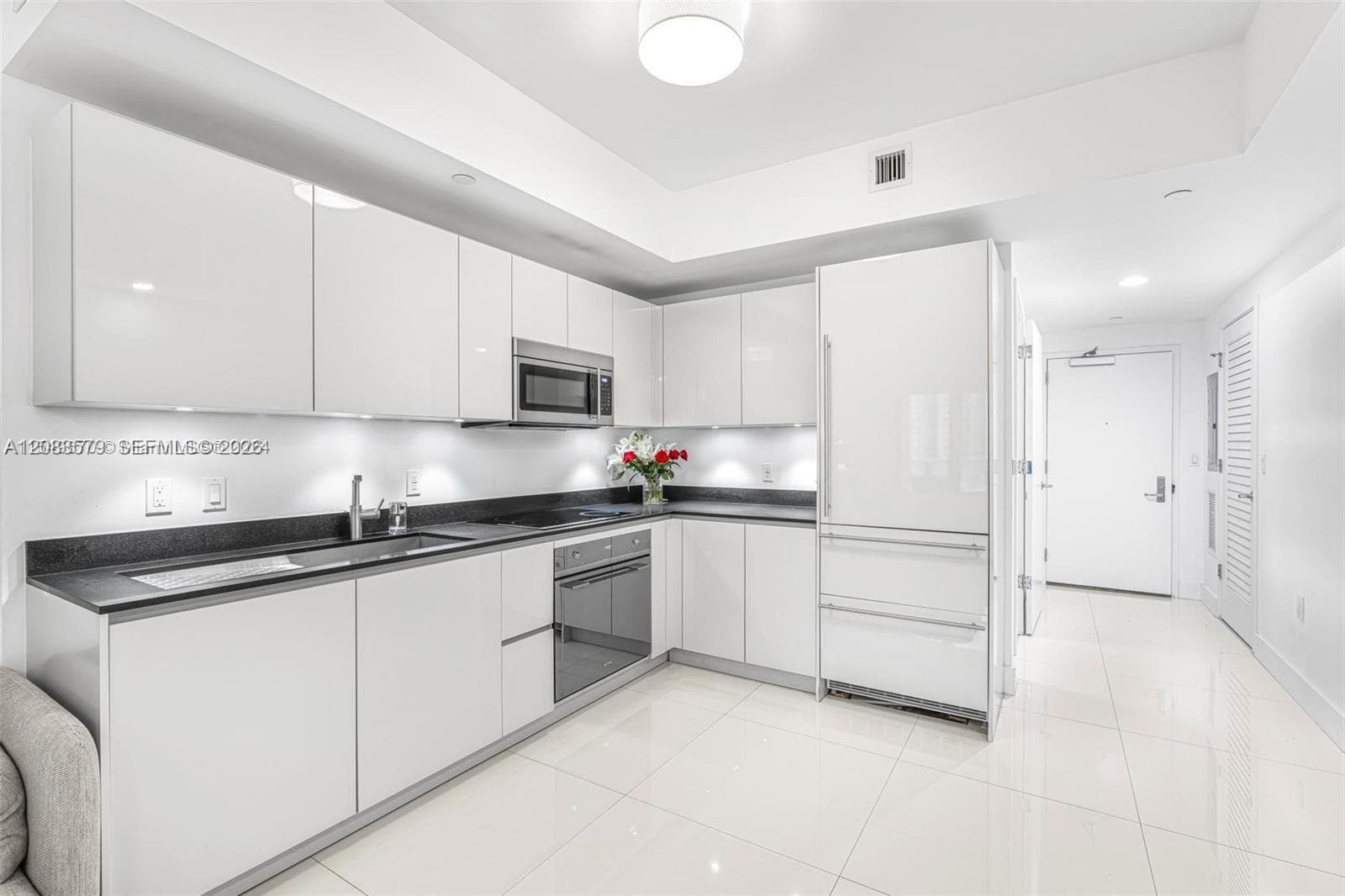 1010 Brickell Ave # 1710, Miami, FL 33131 photo 4