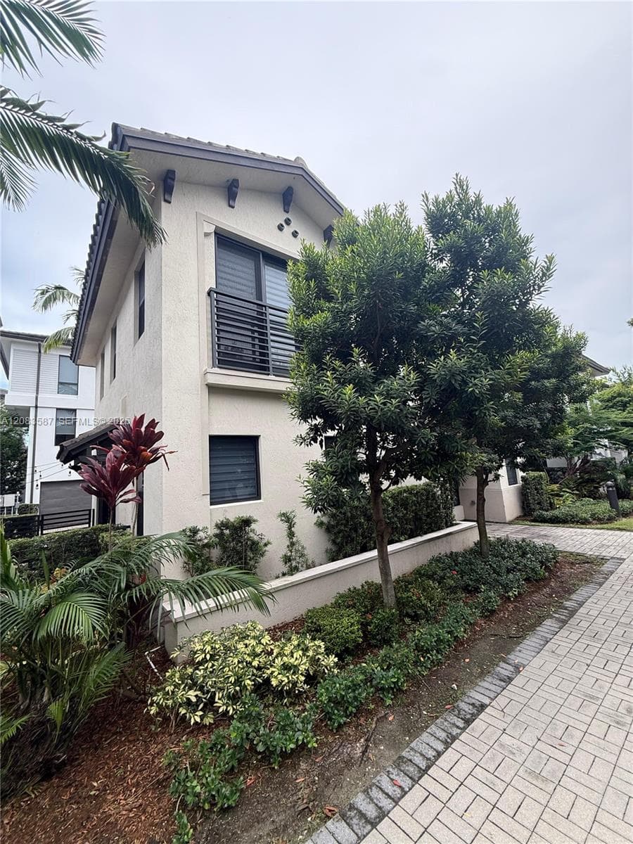 8253 NW 47th Ln # 0, Doral, FL 33166 photo 2