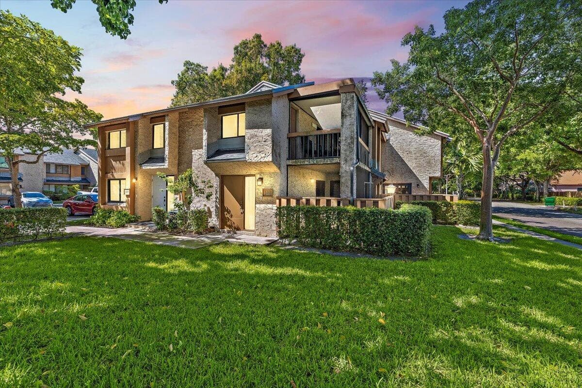 130 WIMBLEDON LAKE Drive, Plantation, FL 33324 photo 2