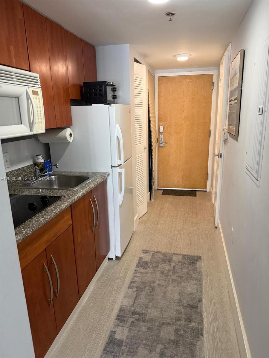 1200 Brickell Bay Dr # 1610, Miami, FL 33131 photo 2