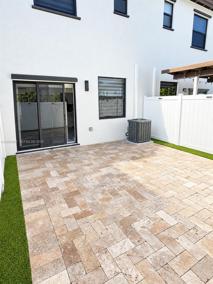 3393 W 105th Ter, Hialeah, FL 33018 photo 9