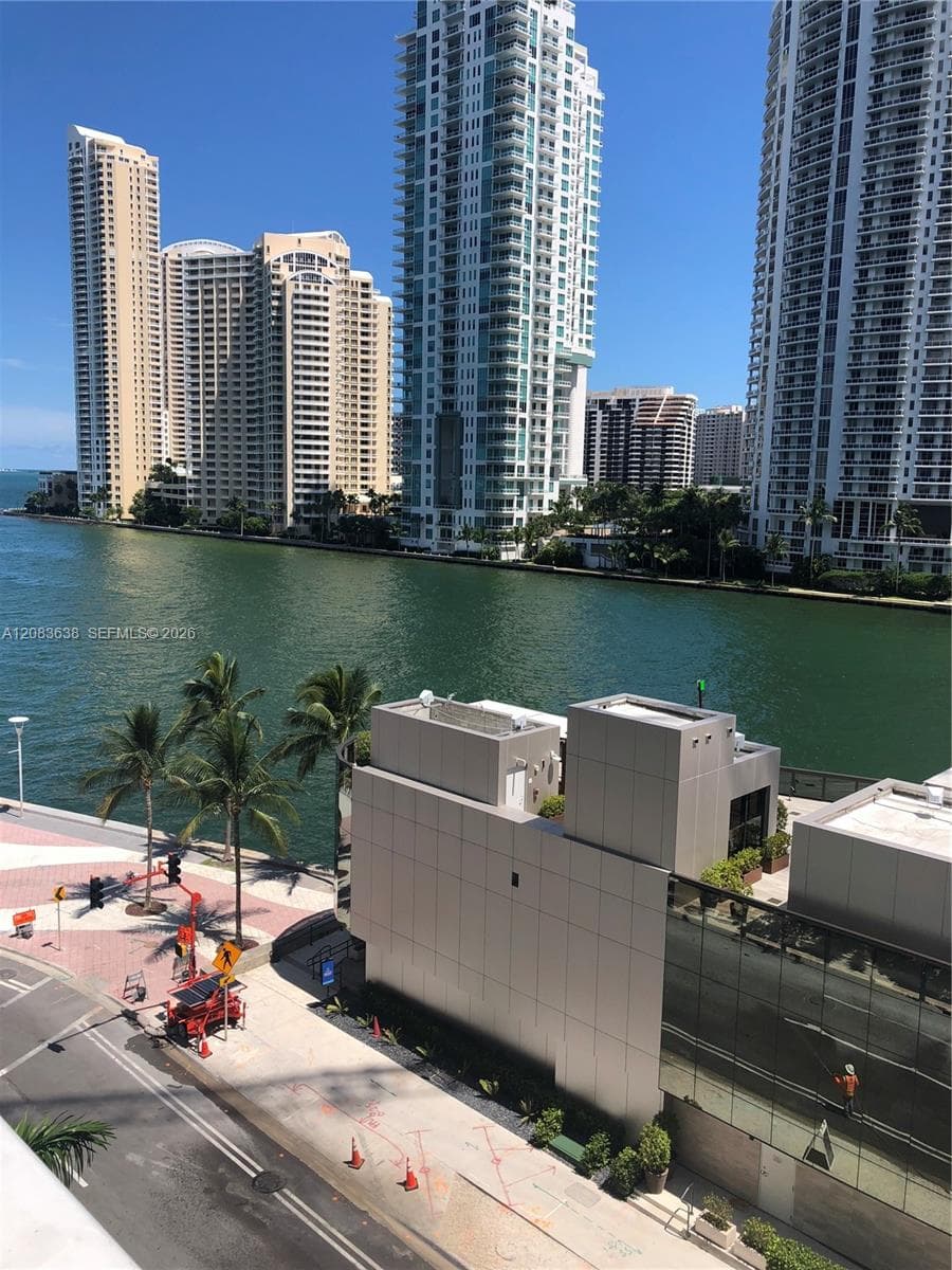 300 S Biscayne Blvd # L-608, Miami, FL 33131