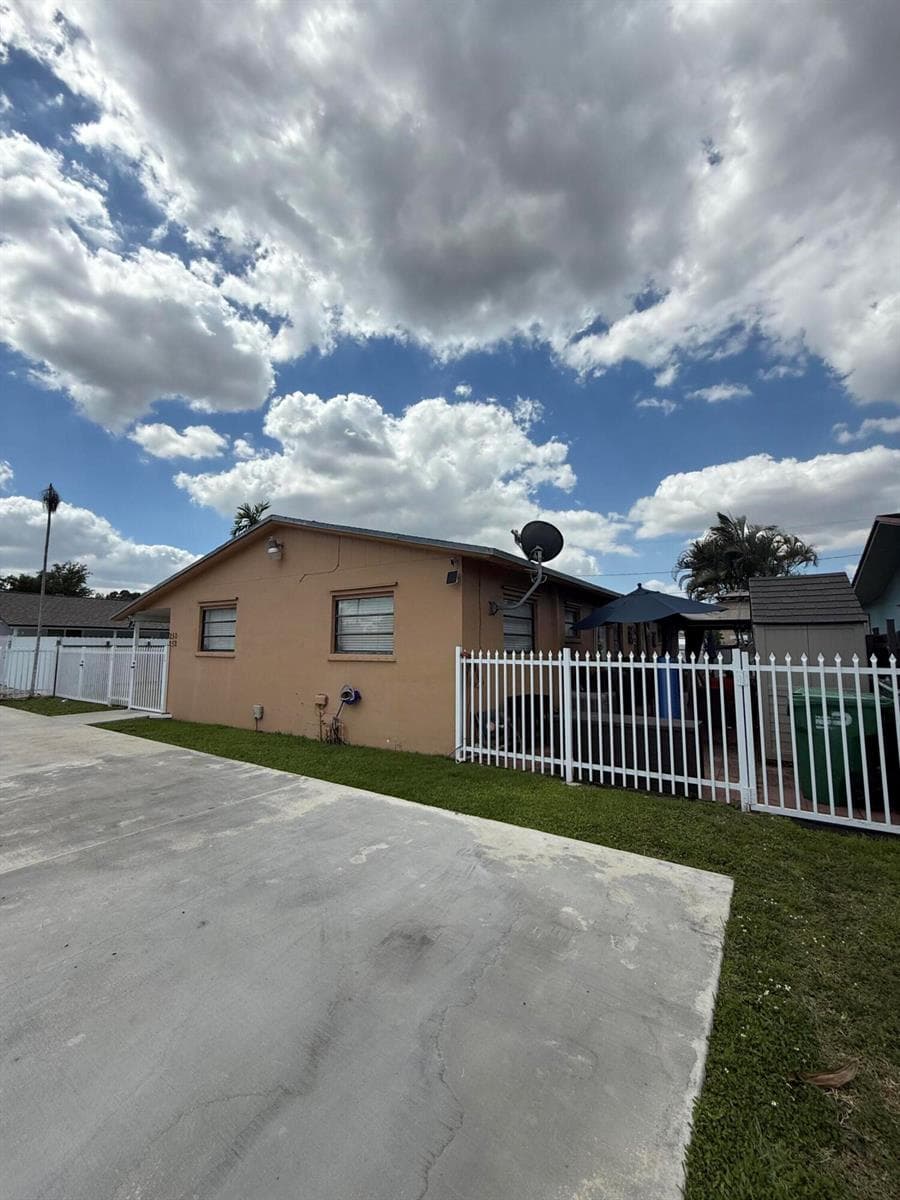 250 SW 76th Court, Miami, FL 33144 photo 2