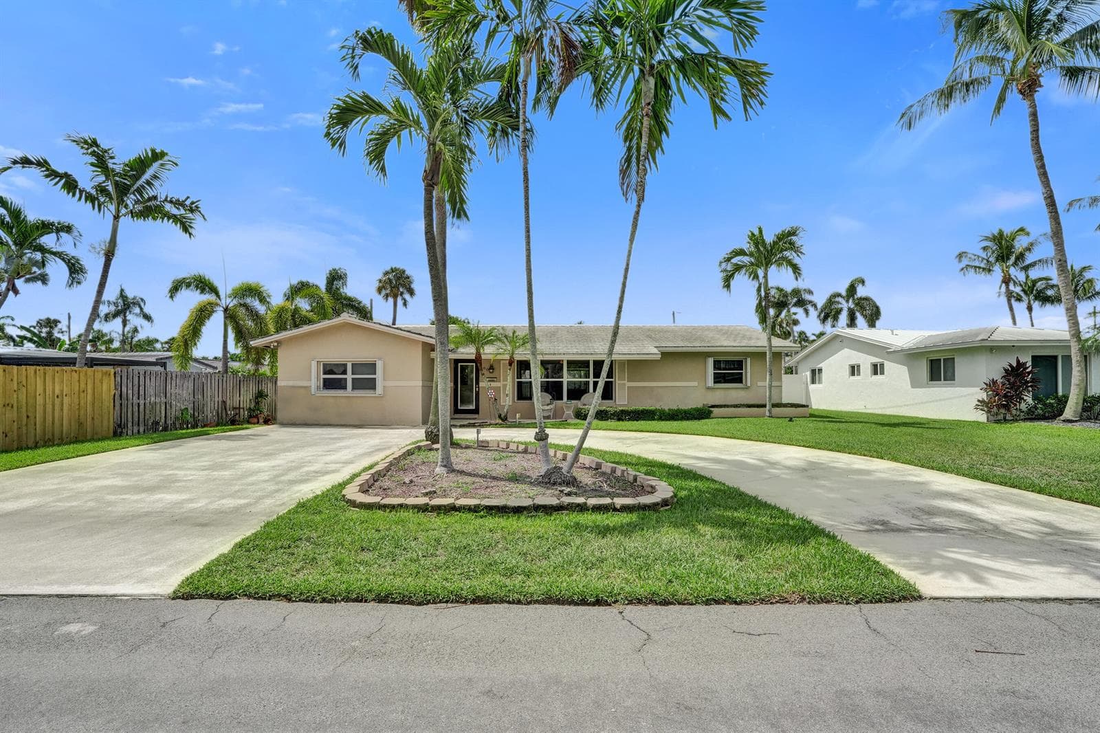 80 SE 10TH Street, Pompano Beach, FL 33060