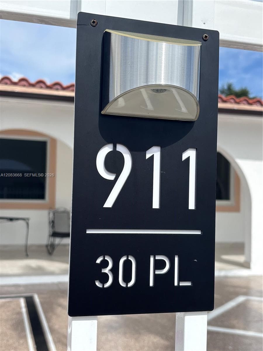 911 NW 30th Pl # 911, Miami, FL 33125 photo 3
