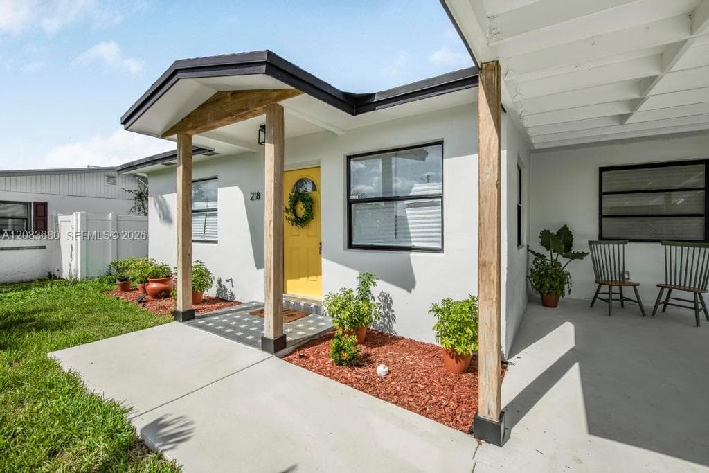218 SW 10th Ave, Delray Beach, FL 33444 photo 2